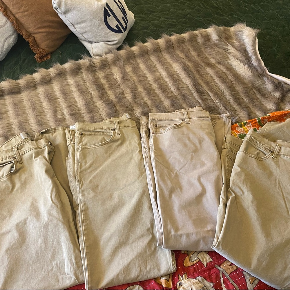 This is a bundle
Of 4 pair of Wrangler Men’s Khaki Jeans size 38x30